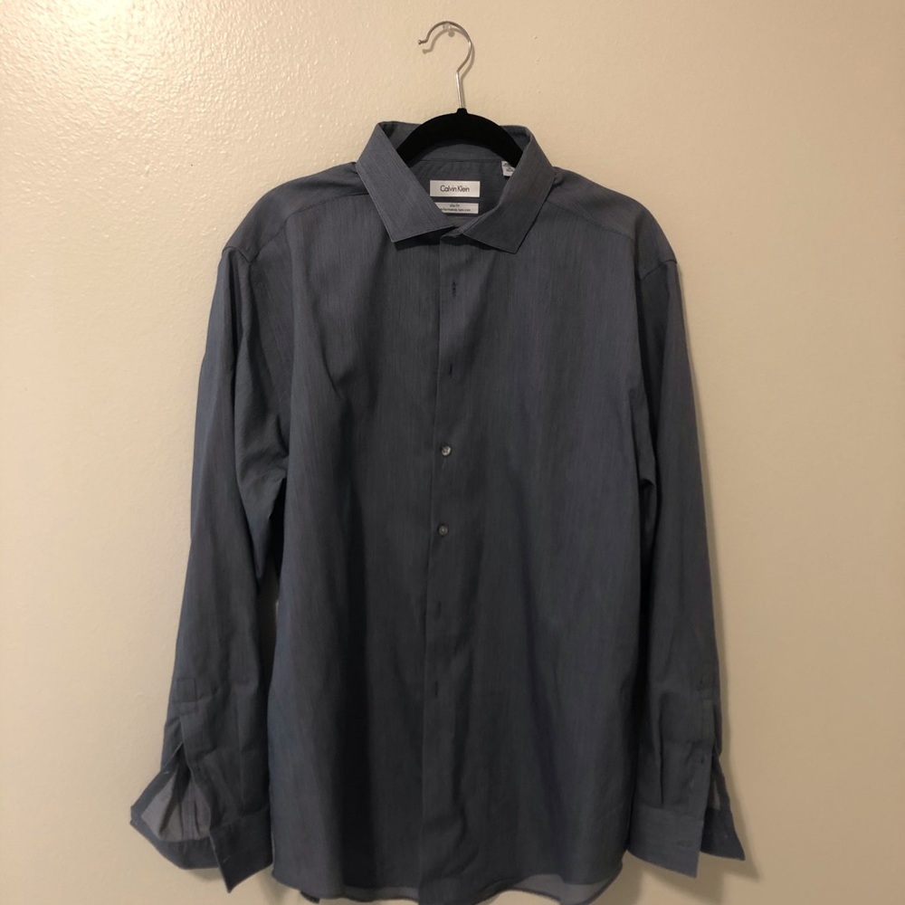 Calvin Klein men’s slim fit dress shirt. 18/34-35